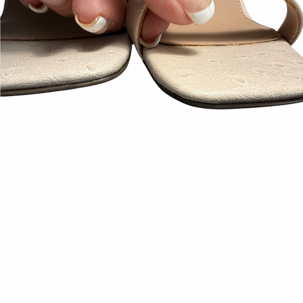 Katy Perry The Hollow Block Heeled Sandals in Beige with Gold Accent Sz 7 - Picture 10 of 11